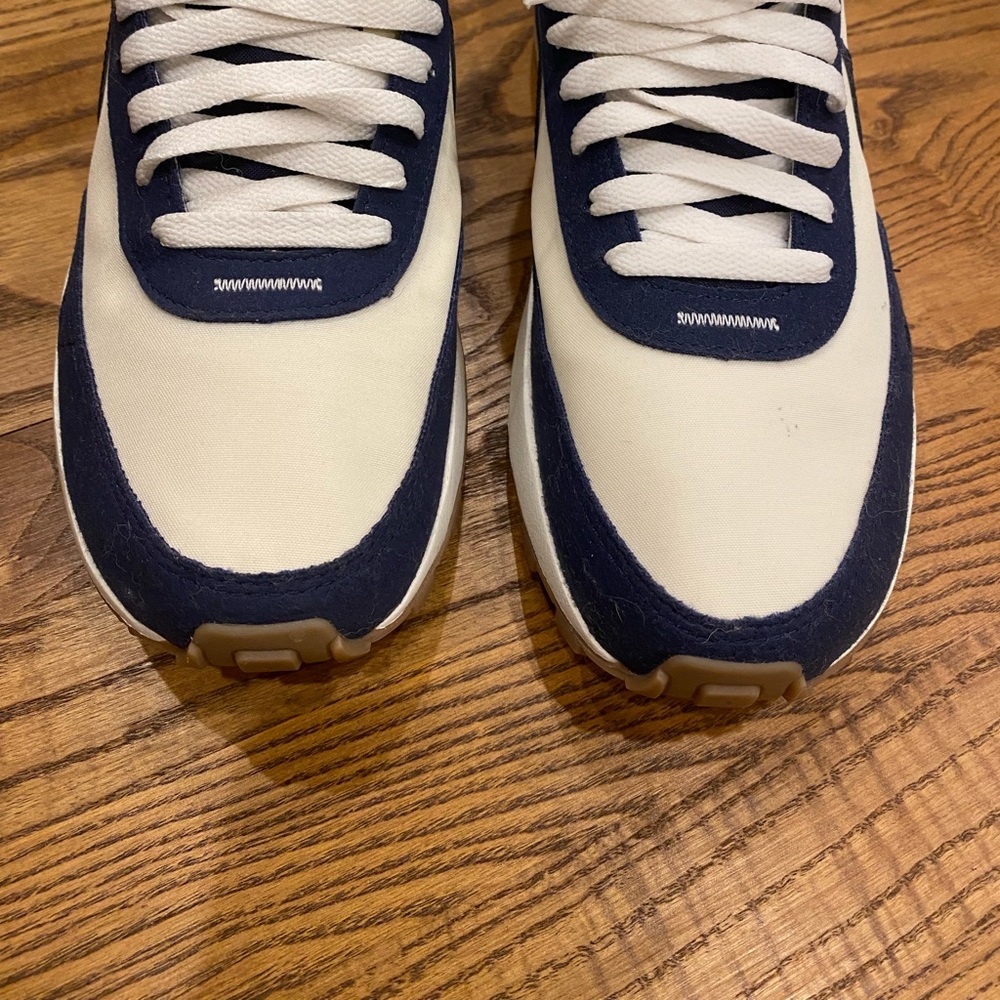 Nike men’s Waffle One Se. Worn once